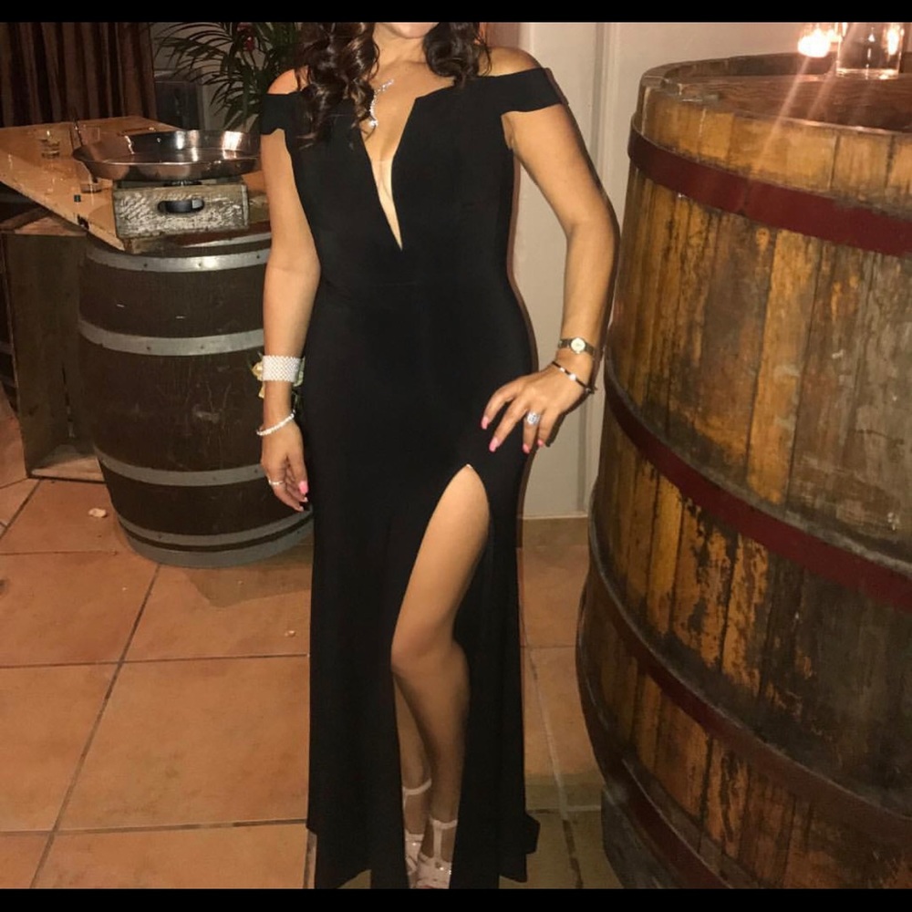 Ashley Lauren Gown🖤